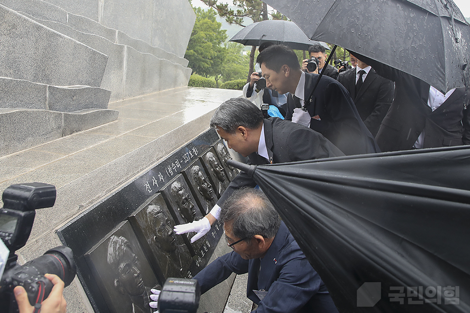 제목 노출 영역입니다 이미지