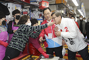 부산 자갈치시장 인사 및 순방