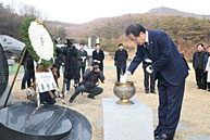 2018년2월23일 자유한국당 홍준표 당대표 천안함 46용사 추모비 참배